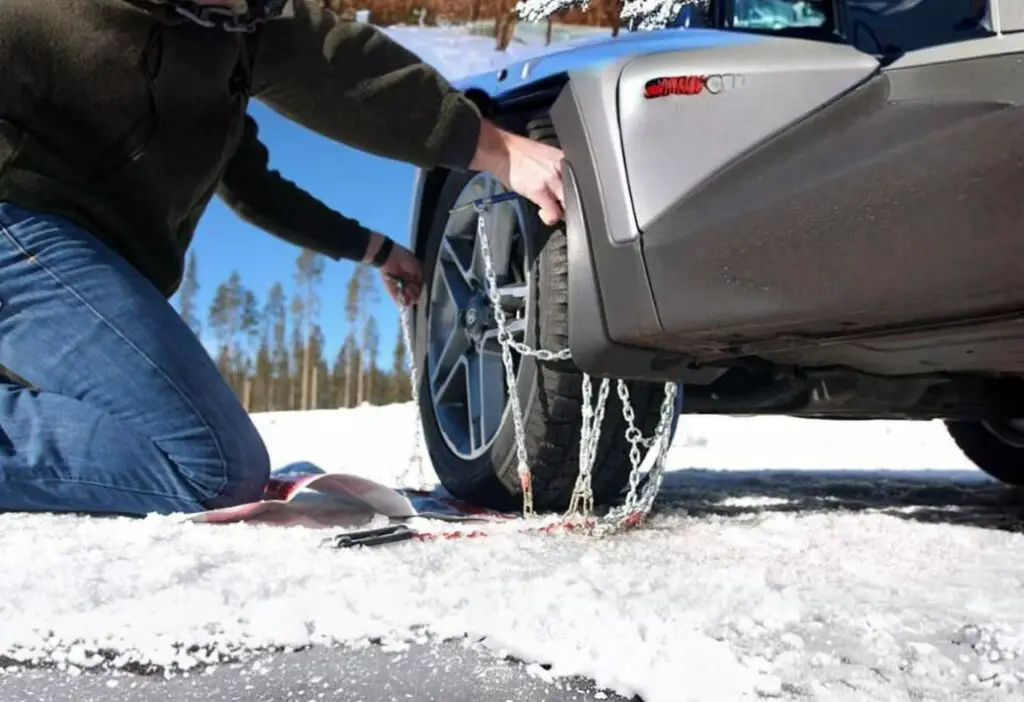 how to put on snow chains on tires