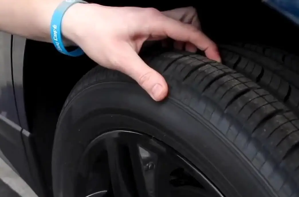 how to check tire pressure without a gauge