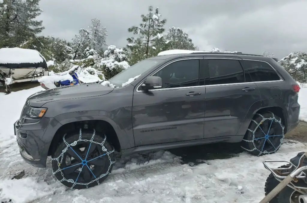 do awd cars need chains on all tires