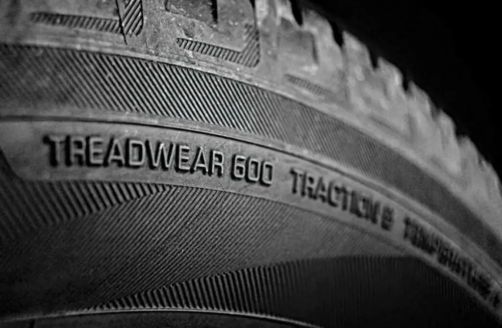 how many miles is a 600 treadwear rating
