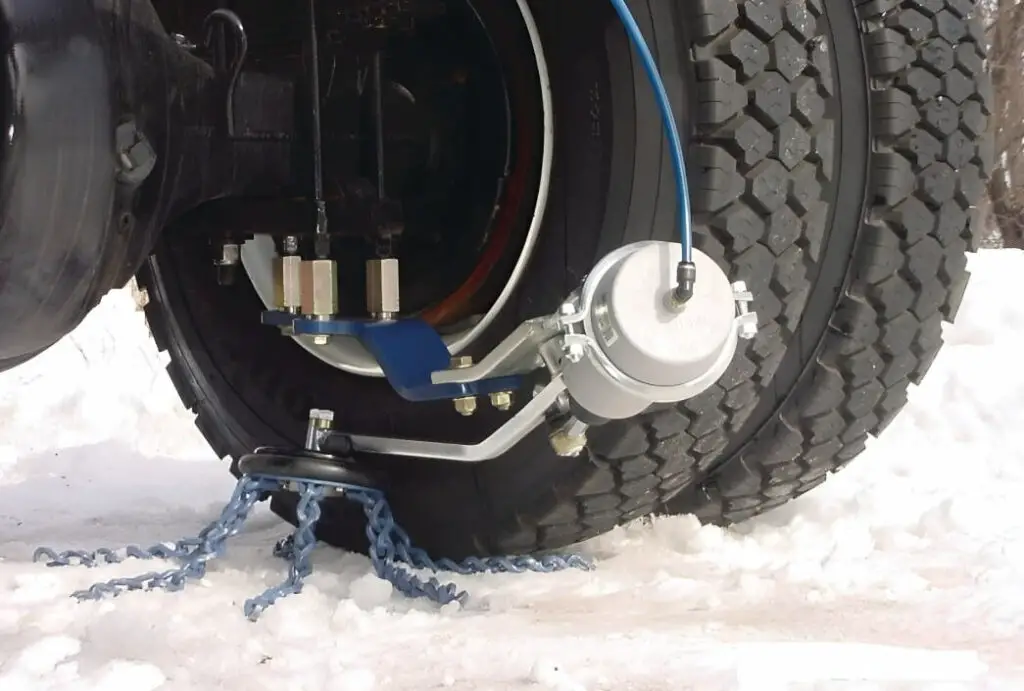 how do automatic tire chains work